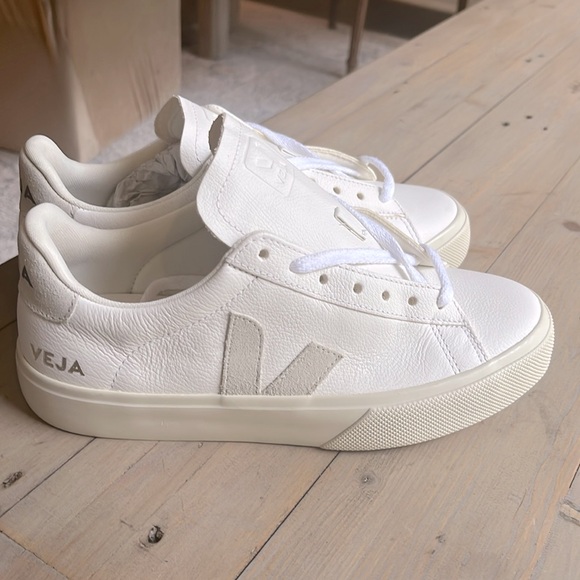 New. VEJA Women's Campo Sneaker
in Extra-White Natural Suede Size 7 - Picture 5 of 10
